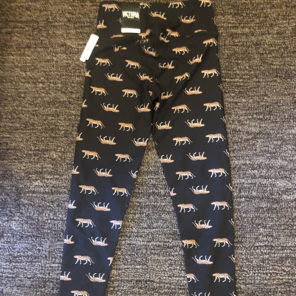 NWT- Victoria’s Secret Sport Cheetah Leggings